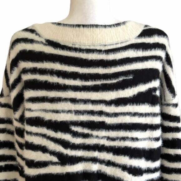 Peck & Peck Sweater Black Ivory Zebra Print V-Neck Oversized Soft Fuzzy Large - Picture 6 of 12